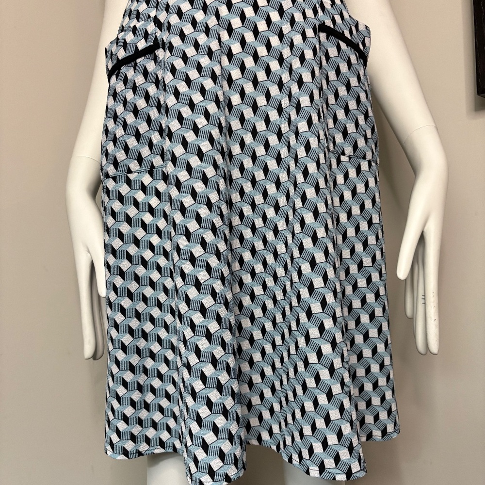 Vintage style blue and white dress with belt - Picture 2 of 8